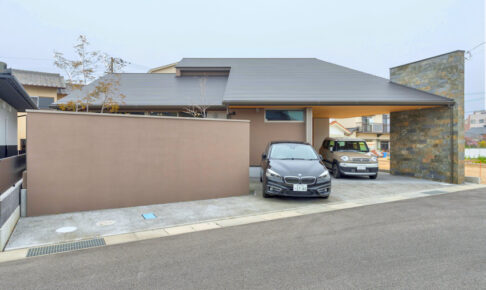 敷地を活かす南向きのガレージハウス